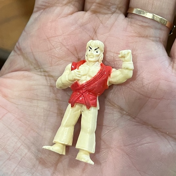 Vintage Mini Street Fighter Figures Vending Machine Rubber Lot of 4 size 1.5” - Picture 3 of 8